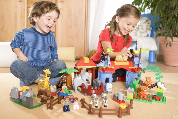 do choi lego cho be 3 tuoi - Trẻ 3 tuổi nên chơi đồ chơi nào mới tốt nhất?