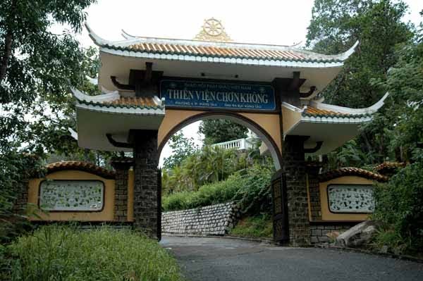 cong thien vien - Thiền viện Chơn Không - chốn bình yên ở phố biển Vũng Tàu