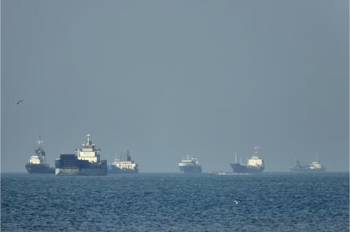 Siêu tàu chở dầu của Trung Quốc di chuyển qua eo biển Hormuz