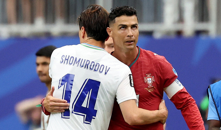 Ronaldo 41 tuổi lập kỷ lục, đối thủ khuyên đừng giải nghệ