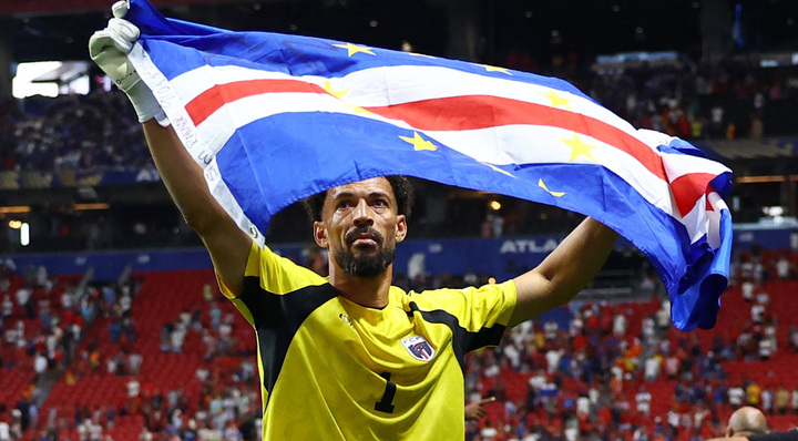 Thủ môn Cape Verde bật khóc nức nở sau trận đấu để đời ở World Cup