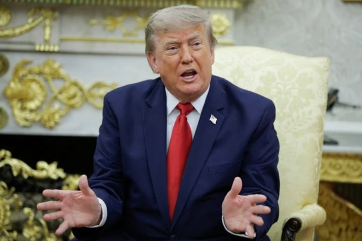 Tổng thống Trump tuyên bố Mỹ ‘giáng một đòn rất mạnh’ vào Iran
