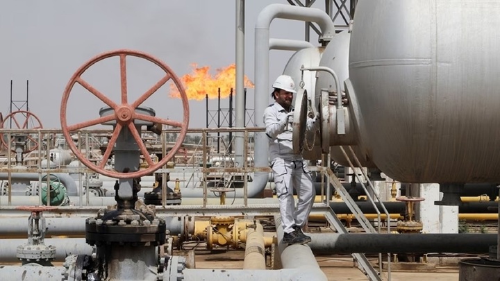 Giá xăng dầu hôm nay 12/8: Eo biển Hormuz căng thẳng, giá dầu tiếp tục tăng